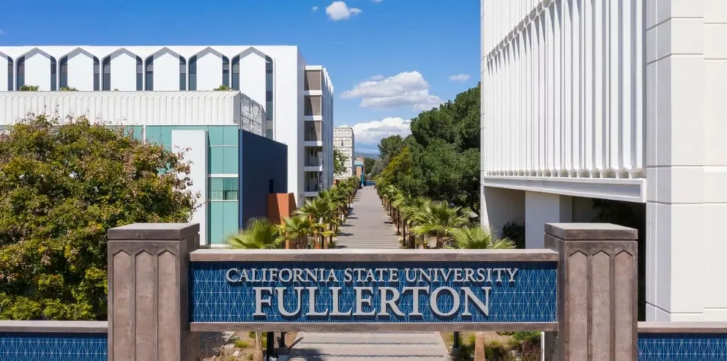 Cal State Fullerton acceptance rate and campus in Fullerton, Orange County