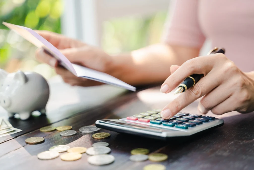 Student estimating college cost of attendance